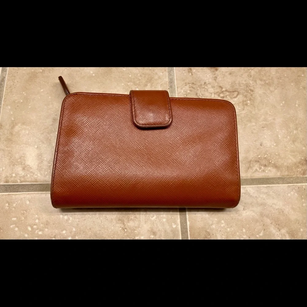 Authentic Beautiful Prada short wallet FREE SHIPPING😊 - Picture 5 of 8